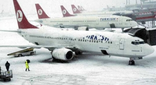 İstanbul'dan hava ulaşımına kar engeli