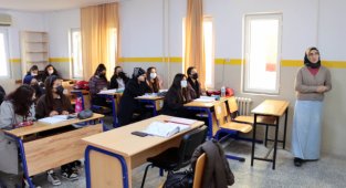 Öğrencilere Rusça dil eğitimi