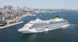 Dev yolcu gemisi İstanbul'da
