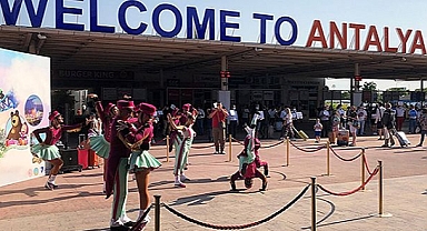 Antalya'da nüfusun yüzde 30-40'ı Rusça konuşuyor