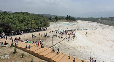 Dünyaca ünlü Pamukkale travertenlerine turist akını