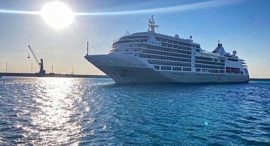 Lüks yolcu gemisi 420 turistle Antalya'ya geldi