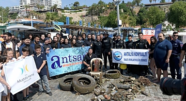Tarihi Kaleiçi Yat Limanı'nda deniz dibi temizliği