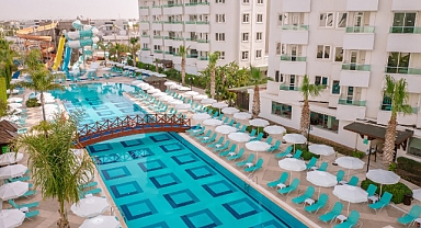 Antalya'daki şık otel ile Türkiye'ye giriş yaptı