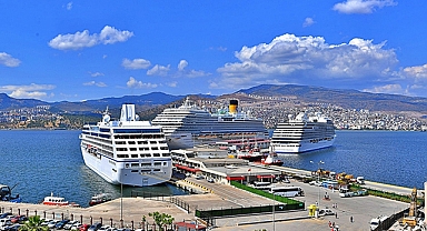 İzmir'e 3 kruvaziyerle 2 bin 500 turist geldi