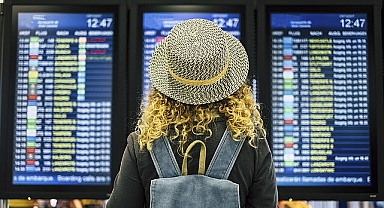 Grevler ve personel eksikliği hava ulaşımını alt üst ediyor