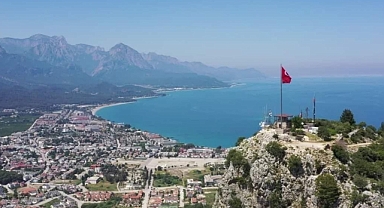 Kemer'de oteller dolu