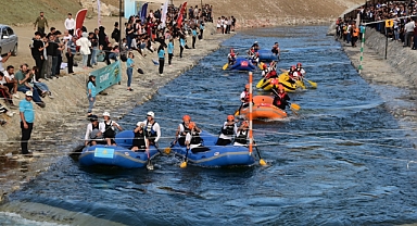 Türkiye'nin ilk yapay parkurunda rafting