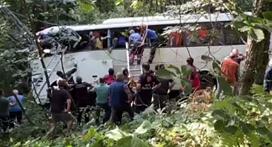 Bursa'da tur otobüsü devrildi: Ölü ve yaralılar var