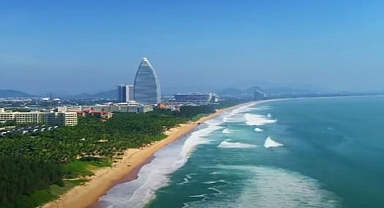 Hainan adasında 80 bin turist mahsur kaldı