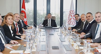 Bakan Nebati, TÜROFED üyeleriyle buluştu