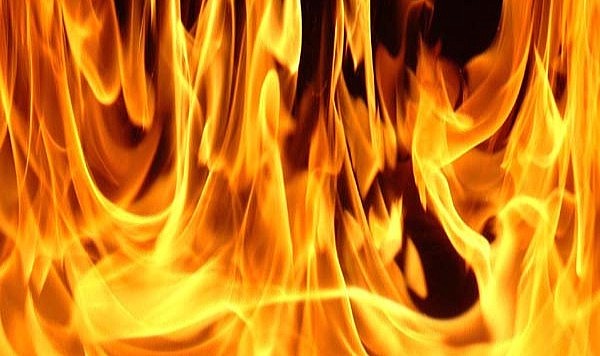 Fatih'te 6 katlı otelde yangın paniği