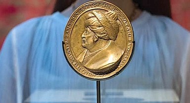 Fatih Sultan Mehmed'in madalyonu Türkiye'ye getiriliyor