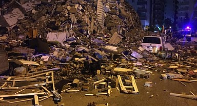 7,4 büyüklüğünde deprem; 10 il sarsıldı