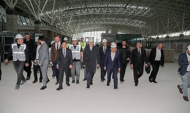 Bakan Hulusi Akar yeni terminal inşaatını inceledi