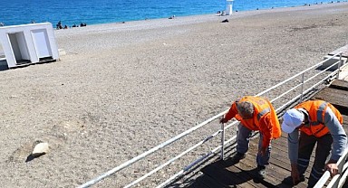 Dünyaca ünlü Konyaaltı sahili sezona hazırlanıyor