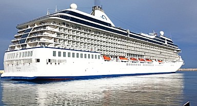 Lüks yolcu gemisi Antalya'da