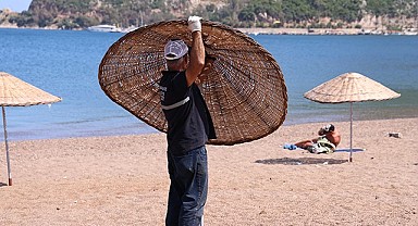 Marmaris'te halk plajlarına 310 şemsiye