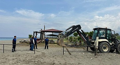 Alanya sahilindeki kaçak yapılar yıkılıyor