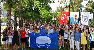 Muratpaşa'nın plajlarına mavi bayrak
