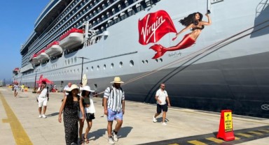 Dev gemi 2 bin 60 yolcusuyla Bodrum’a geldi