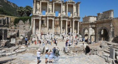 İzmir'e 7 ayda 1,3 milyon turist geldi
