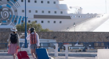 Kruvaziyer turist sayısı 700 bine yaklaştı