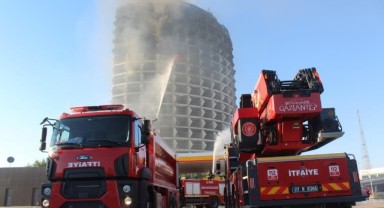 Otel yangını 5 saatte kontrol altına alındı