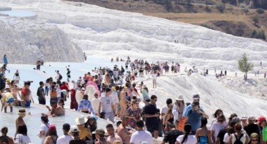 ''Beyaz Cennet''e turist akını