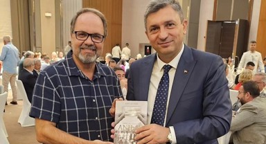 Dünya Turizm Günü'nde Vali Şahin'e anlamlı kitap