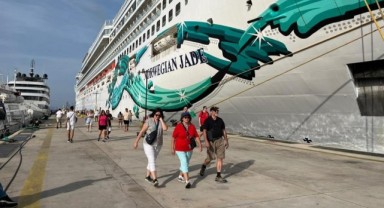 İki gemiyle Bodrum'a 2 bin 551 turist geldi