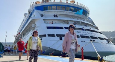 877 yolcusu ile Amasra'ya geldi