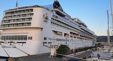 Dev yolcu gemisi rotayı Marmaris'e çevirdi