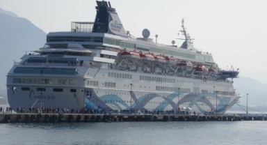 İsrailli turistler gemiyle Alanya'ya geldi