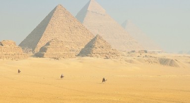 Mısır'da bir polis İsrailli turistlere ateş açtı: Üç ölü