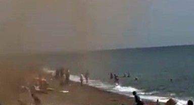 Antalya'da hortum: Turistler ne yapacağını şaşırdı