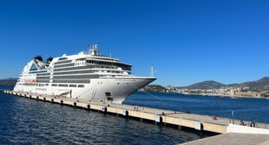 Bodrum'a sezonun son gemisi geldi