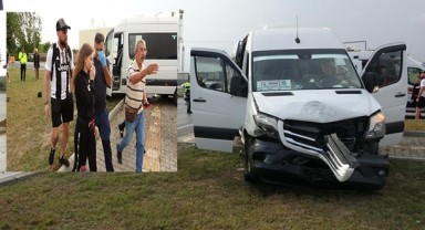 Turistleri taşıyan minibüs kaza yaptı: 3 yaralı