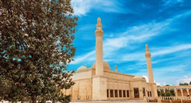 Azerbaycan'ın tarihi camileri turistlerin ilgi odağı