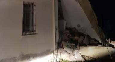 Tadilattaki 3 katlı boş otel lojmanı çöktü