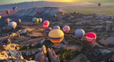Kapadokya'yı 615 bin turist kuş bakışı izledi