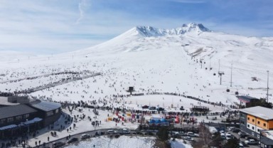 Erciyes'te hafta sonu pistler doldu taştı