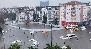 Turizmin başkenti Antalya'yı sel vurdu