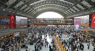 Uçak yolcusunun üçte ikisi İstanbul'dan uçuyor