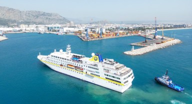 Antalya sezonun ilk kruvaziyer gemisini ağırladı
