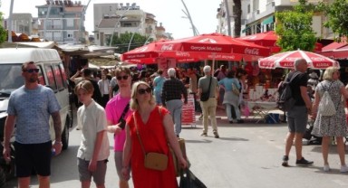 Perşembe pazarına turist yağdı