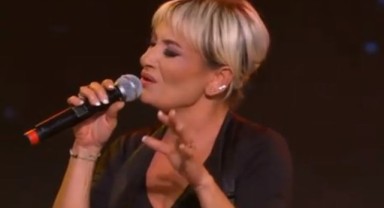 Şarkıcı Zeynep evini otele çevirdi