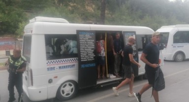 Minibüsteki turist sayısı görenlere pes dedirtti