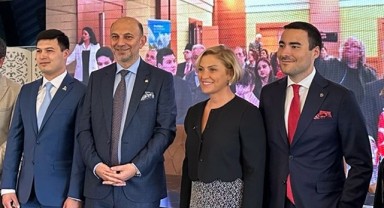 Özbekistan'da iki otel birden açtı
