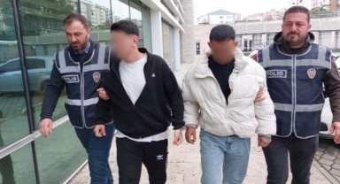 Süit otelde arkadaşlarını bıçaklayıp darp ettiler